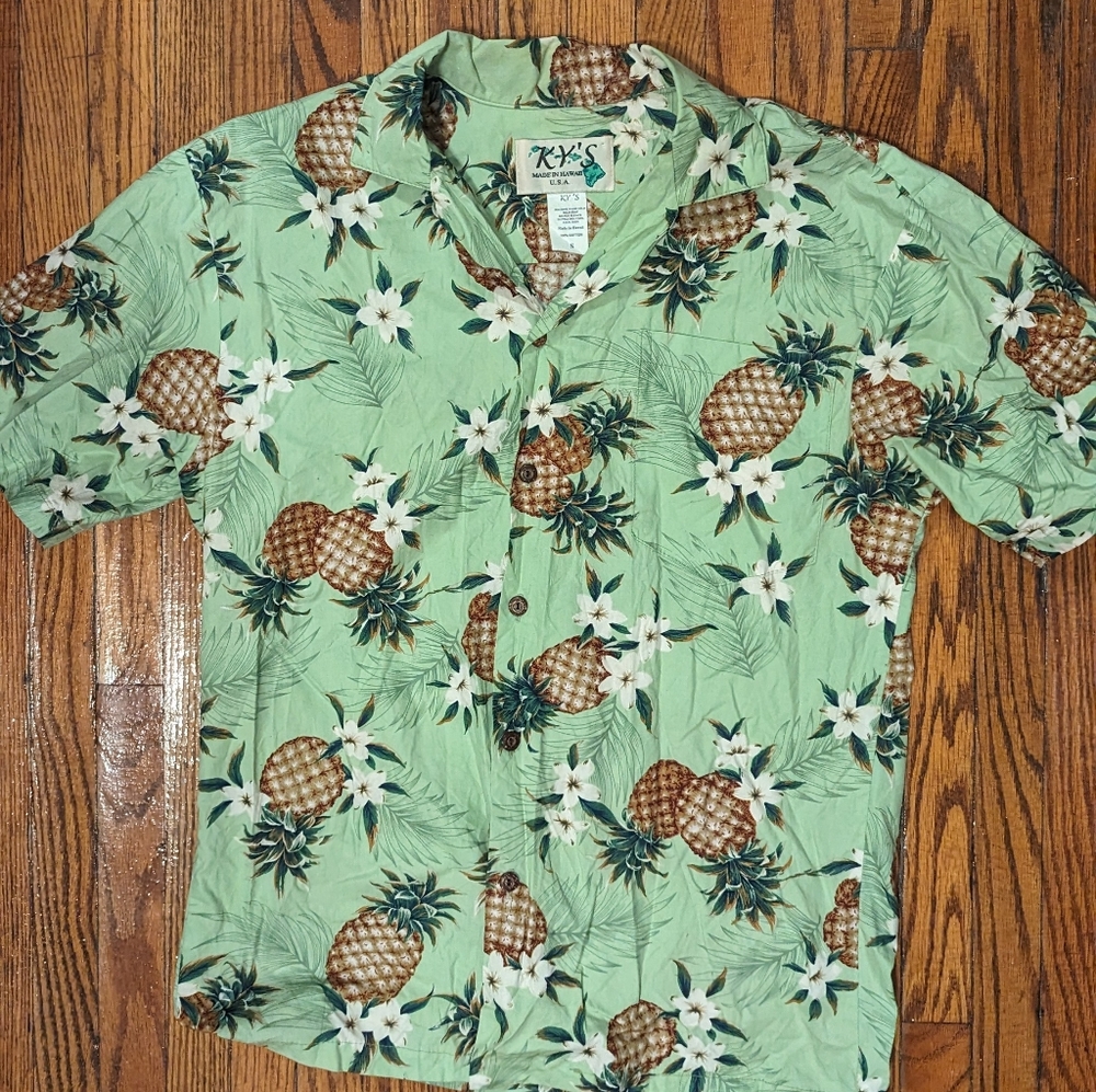 Green pineapple print Hawaiian shirt!